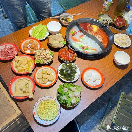 芳姐地摊火锅 市井烟火里的正宗重庆味，如何用一口锅俘获食客心？