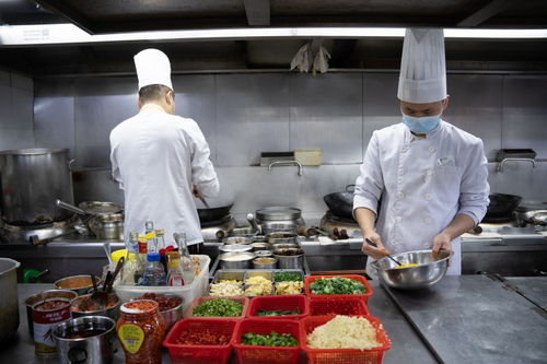 天心区金盆岭街道 筹资40万元启动“爱心助餐”服务，破解社区老人“吃饭难”