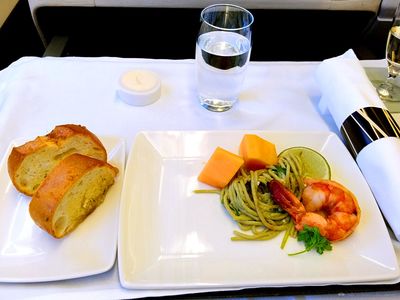 三十小时新加坡之旅 国泰长途与区域商务舱体验与小吃服务